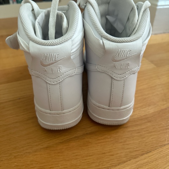 Nike Air Force 1 High - Women’s size 6 - Picture 5 of 7